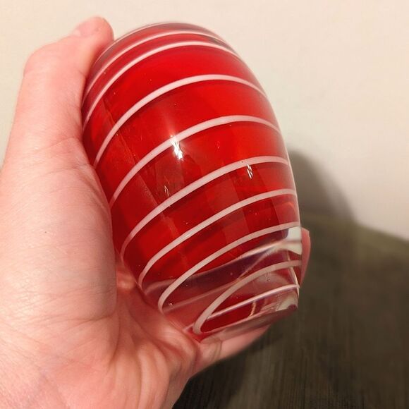 Red Art Glass Bud Vase Heart Shaped White Swirl Paperweight Pen Holder Murano - Picture 7 of 8